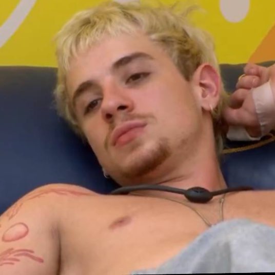 canalespiadinha's tweet photo. 🔥 Breno diz que se sente mais coerente com Babu e Boneco do que com Ana Paula. 

Breno: "E outra, não gosto e não concordo com tudo dessa briga do Babu e da Ana Paula, mas eu me sinto muito mais coerente com Babu e Boneco por não ter perdido o objetivo com lá e é o que eu vou manter no momento. Eu vim falar pra vocês dois porque é só vocês dois que eu me importo naquele quarto com relação a jogo e como pessoa." #BBB26