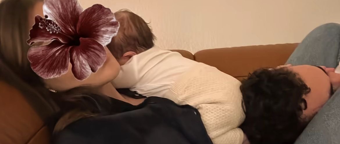 زَرْحَلَة🪡|| قولدن سنت Q982 tweet media