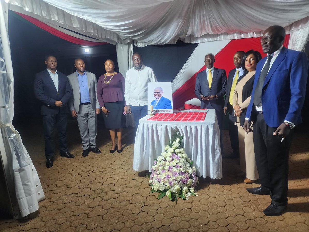 OmusiProf's tweet photo. Nairobi Governor @SakajaJohnson today visited the home of the late Johana Ngeno to offer his heartfelt condolences and stand in solidarity with the grieving family.

During this difficult moment, the Governor expressed his sympathies and assured the family of his support. https://t.co/3rmvLq3v4k