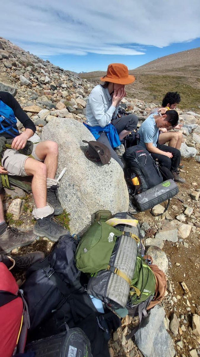 conaf_aysen's tweet photo. 📍 Parque Nacional Cerro Castillo Región de Aysén
16 y 20 de febrero de 2026: 7 visitantes extranjeros fueron infraccionados por uso de fuego fuera de zonas habilitadas y lavado con detergente en la laguna.
Informarse y respetar la normativa es clave para proteger el ecosistema. https://t.co/qlskjGcJbz