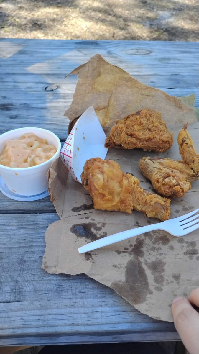 2eggwhite's tweet image. Stopped off MLK Blvd for some fried chicken #ItsGood