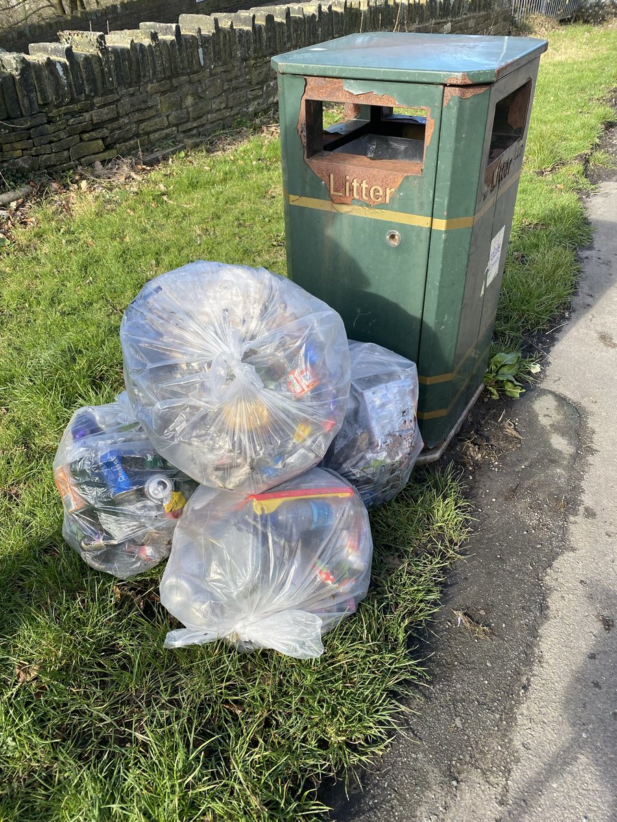 ToniHol60291685's tweet image. 2 impromptu litterpicks today. 2 of us on the first, 8 bags in 2 hours and 2 of us on the 2nd, 15 bags, a suitcase and basket in 2 hours. #TeamWorkMakesTheDreamWork 
@lwcalderdale @Calderdale @HxChrisLever