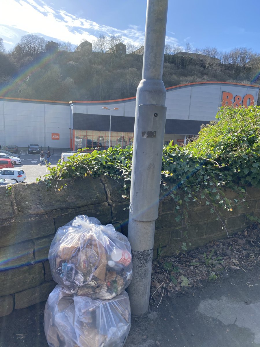ToniHol60291685's tweet image. 2 impromptu litterpicks today. 2 of us on the first, 8 bags in 2 hours and 2 of us on the 2nd, 15 bags, a suitcase and basket in 2 hours. #TeamWorkMakesTheDreamWork 
@lwcalderdale @Calderdale @HxChrisLever