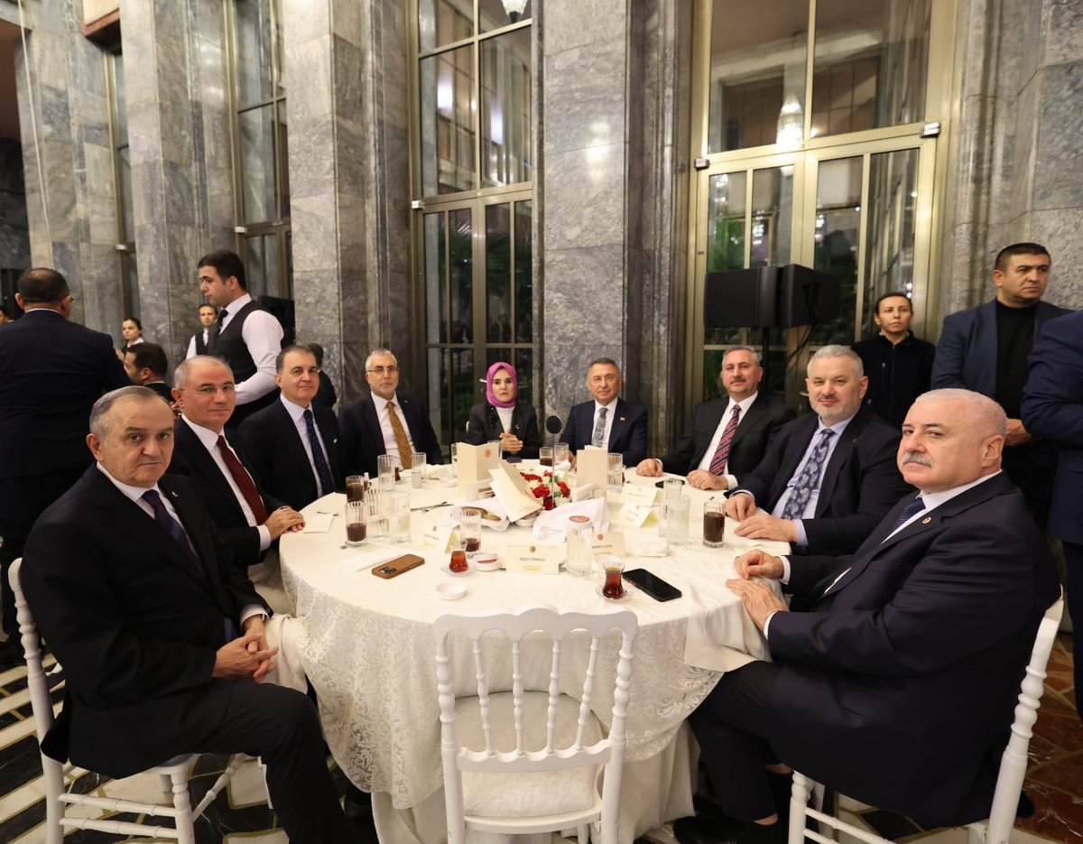 Cumhurbaşkanımız Sayın <a href="/RTErdogan/">Recep Tayyip Erdoğan</a>’ın teşrifleriyle ve TBMM Başkanımız Sayın Prof. Dr. <a href="/NumanKurtulmus/">Numan Kurtulmuş</a>’un ev sahipliğinde Gazi Meclisimizde düzenlenen iftar programında Ramazan-ı Şerif’in huzurunu paylaştık.

🌙Ramazan ayının rahmetinin birlik ve kardeşlik duygularımızı