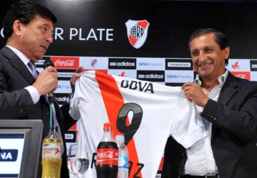 Sé que el Chacho es un gran tipo y le deseo lo mejor en esta nueva etapa que comienza mañana Míércoles.
Por el bien de River.
A los "Ramonistas" nostálgicos les respondo ante la consulta de por qué Yayito Di Carlo no fue a buscar al riojano.
La respuesta es SIMPLE.
Esta CD, tan