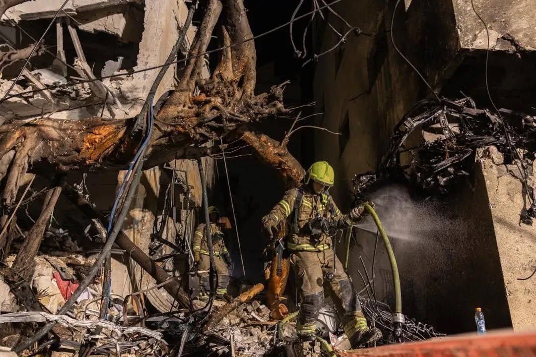 AESAlerteoppu's tweet photo. 🇮🇷🇮🇱⚡ ALERTE INFO – Les images quotidiennes révèlent les conséquences d'intenses frappes de missiles iraniens sur Tel-Aviv et de multiples zones occupées, montrant une destruction généralisée des bâtiments, des infrastructures et des rues. https://t.co/QpthRKd3hU