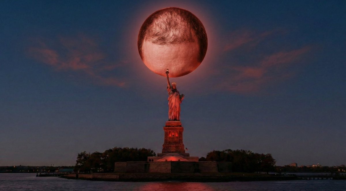whatRanjuSaid's tweet photo. Last night’s Lunar Eclipse over New York was absolutely insane, with a stunning shot of the Red Blood Moon. 🔴 https://t.co/Z92KaV7A4X
