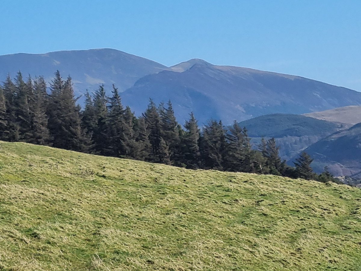 SheilaG17662835's tweet image. Today's #Wainwrightwalk was from the Outlying Fells book 
Watch Hill and Setmurthy Common. Highly recommended for over 65s. Easy walking on grass but need boots not bare feet as AW suggests, some muddy bits.#Views across #fells outstanding.#Sunny@keswickbootco #LakeDistrict