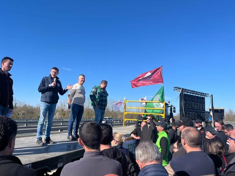 FDSEA 49 tweet media