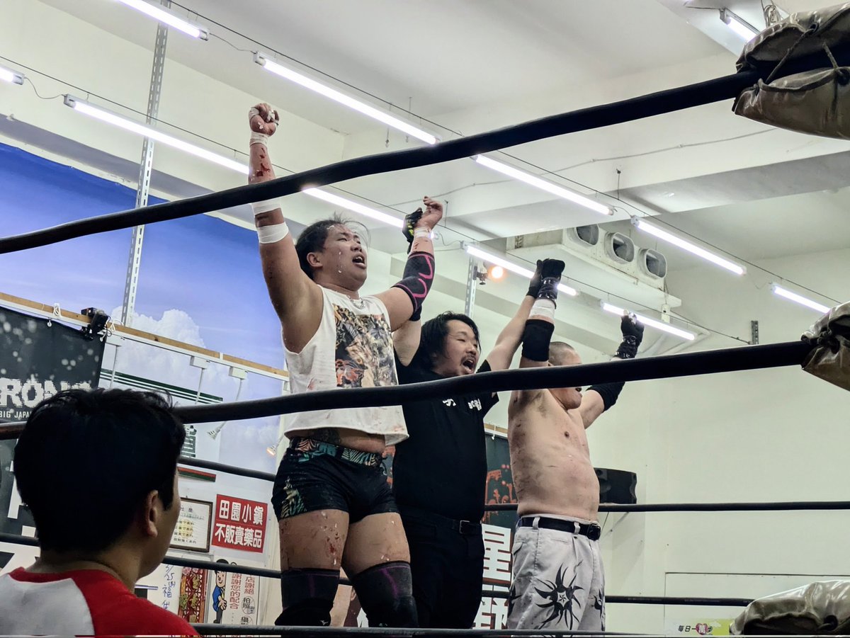 HanatareOmimi's tweet photo. デスマッチだけど心温まるハッピー頑加油でした。おめでとう！
#bjw #puzzle_pw https://t.co/lS3W0YzTEq