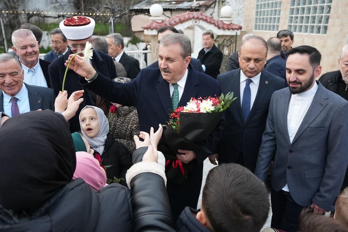 Batı Trakya İskeçe Şahin Köyü’nde düzenlediğimiz “Birliğin ve Kardeşliğin Sofrası” iftar programında Evlad-ı Fatihan’ın pak nesli Batı Trakyalı kardeşlerimizle aynı sofrayı paylaştık.

Rahmetli Şehit Liderimiz Muhsin Yazıcıoğlu’nun “Adriyatik’ten Çin Seddi’ne kaynaşmış ve