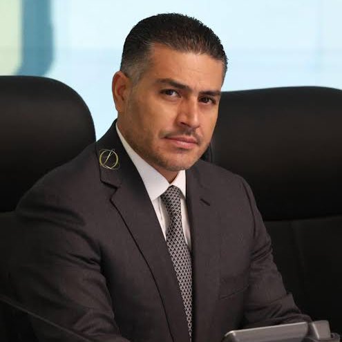 El que encierra pandilleros marihuanos.
//
El que destruye capos y al Cartel más poderoso del mundo. 

No le den rt porque saldrá a chillar diciendo que mantiene la paz en su ejido encerrando al 2% de la población y a opositores políticos.