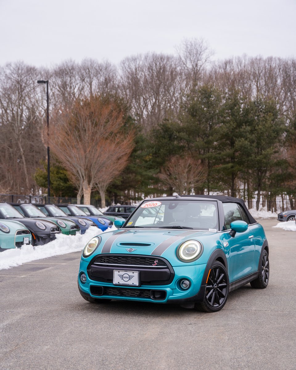 MINI_Warwick's tweet image. Pre-owned 2020 #MINICooperSConvertible finished in Caribbean Aqua Metallic over Satellite Gray interior. Equipped with Iconic Trim, Harman/Kardon® Premium Audio, and Wireless Charging.

Get behind the wheel of this MINI convertible before it’s gone! 🚗💨 #MINIOfWarwick