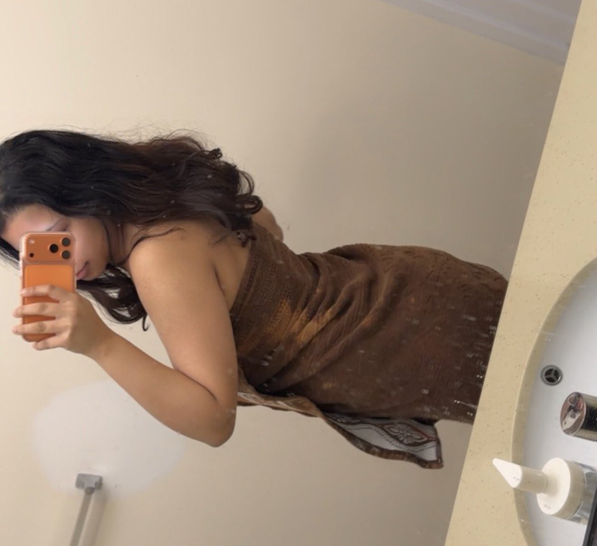 SimransweetsGK's tweet photo. Some chit-chatting..?
#shower #LetsTalk https://t.co/FOsHvi1ms1