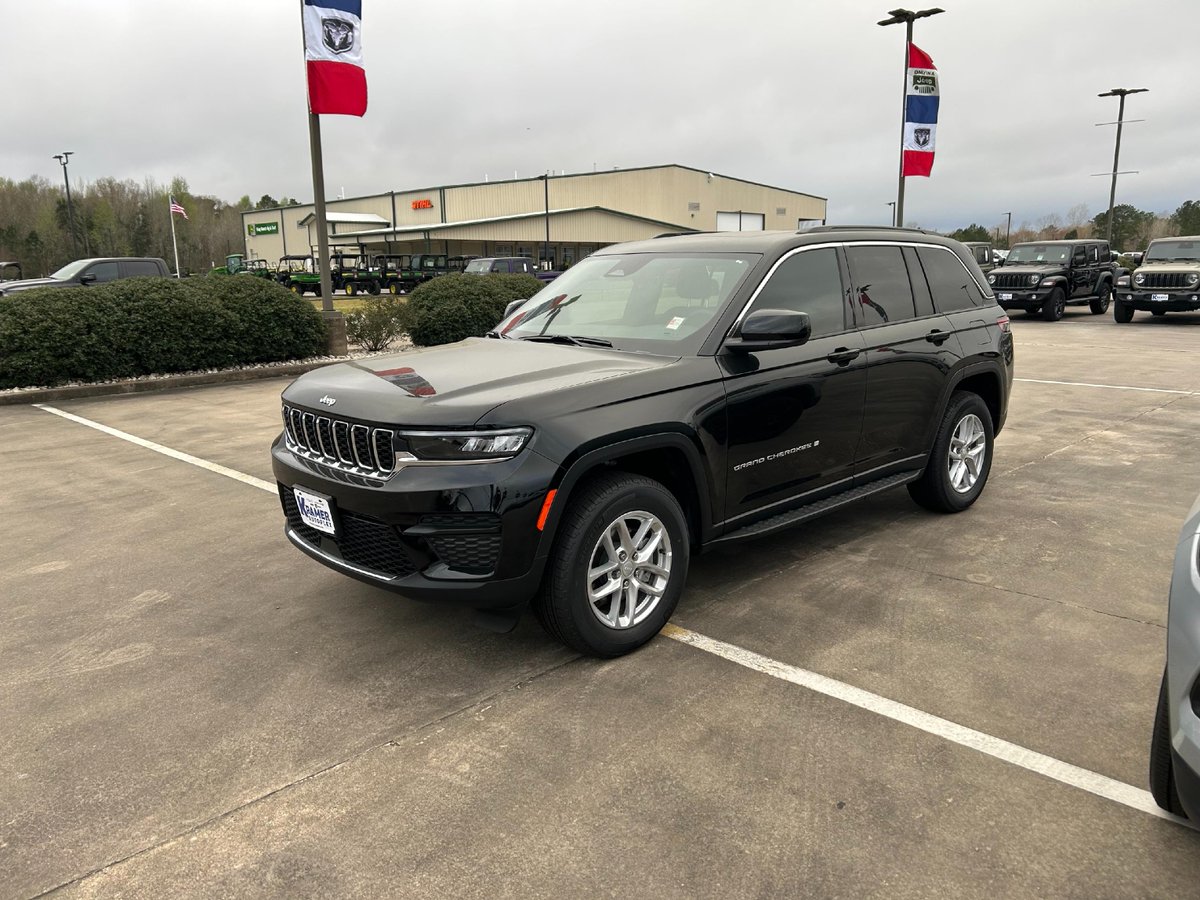 KramerCDJR's tweet image. 👏 A BIG congratulations to Melinda on the purchase of this beautiful 2026 Jeep Grand Cherokee! Sold by Duane Underferth.   

🖥️ Website Link: bit.ly/46tY3UN
#KramerCDJR #LivingstonTexas #KramerAutoplex #NewCarSales #Automotive #Cars #TruckSales #CarsForSale