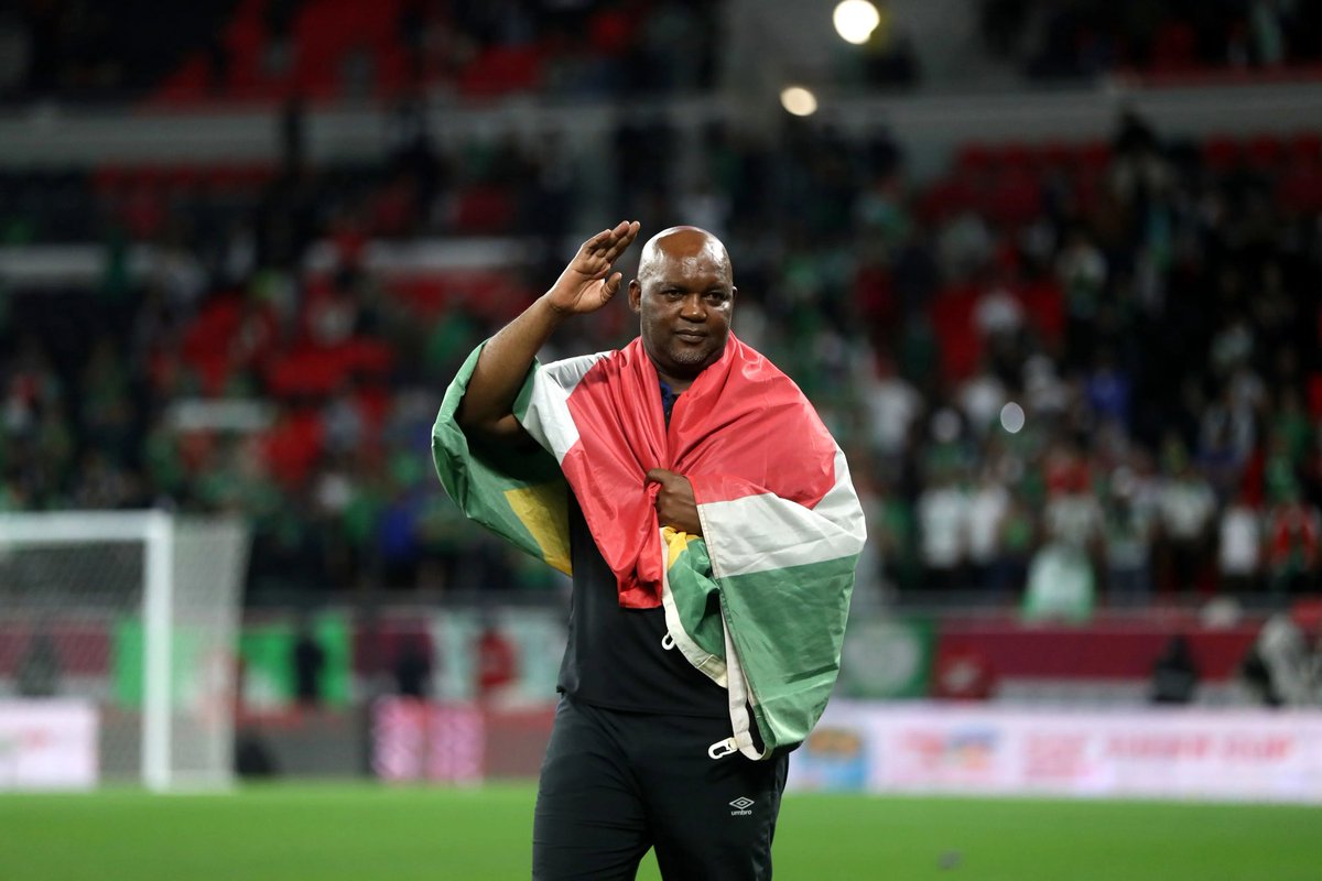 gtzonair's tweet photo. Asikhipheni bo R200 onke ma supporters e @KaizerChiefs every month sibhadale coach @TheRealPitso abuye atocedzisa lapha ku @KaizerChiefs akusahlekisi🤞. https://t.co/lsfyU9QO68