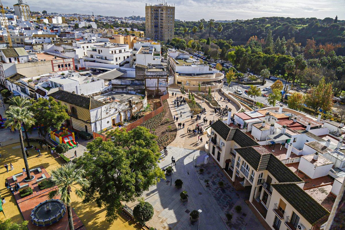 El Ayuntamiento de Alcalá de Guadaira fomenta nuevos espacios urbanos al aire libre para el encuentro y la convivencia vecinal
#NoticiasOCR
ondacorazon.es/el-ayuntamient…
