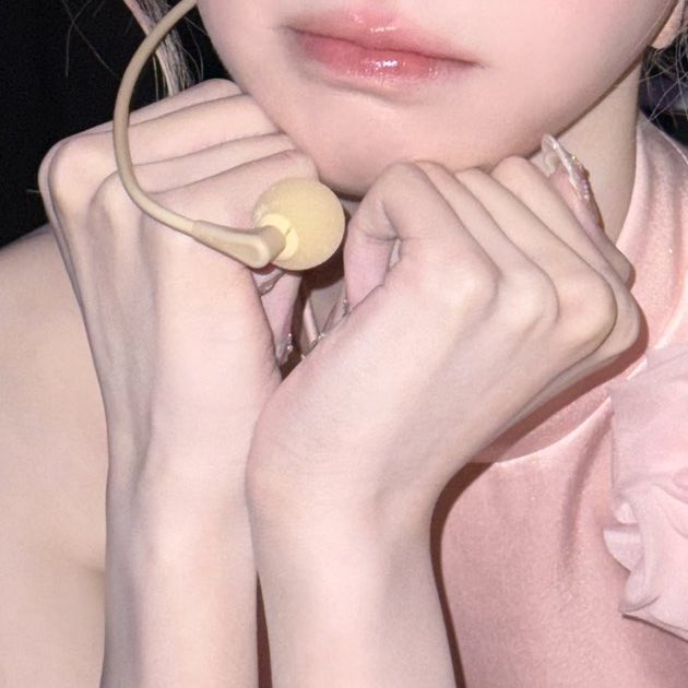 김채원 손 tweet media