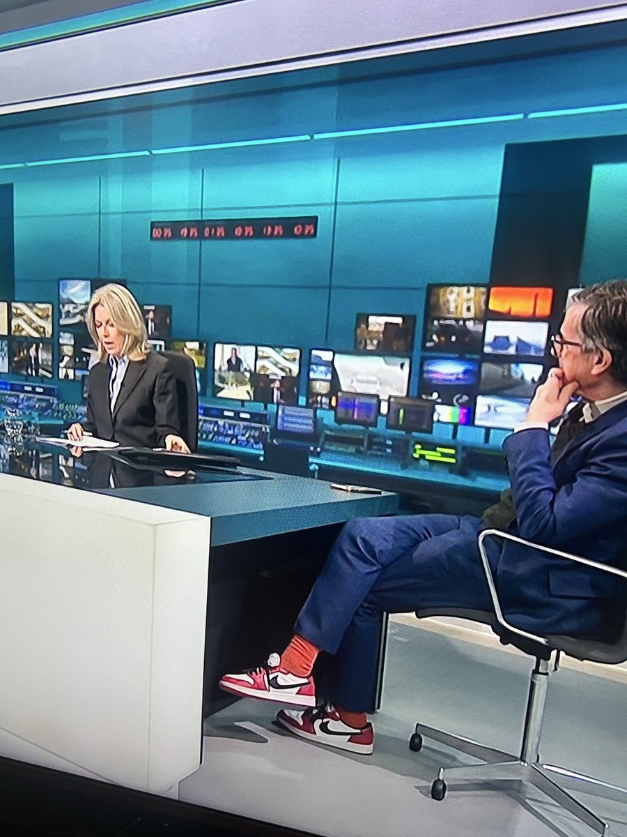 Big props to <a href="/peston/">Robert Peston</a> for rocking his Nike Jordans on the 6 O’clock news 🤩