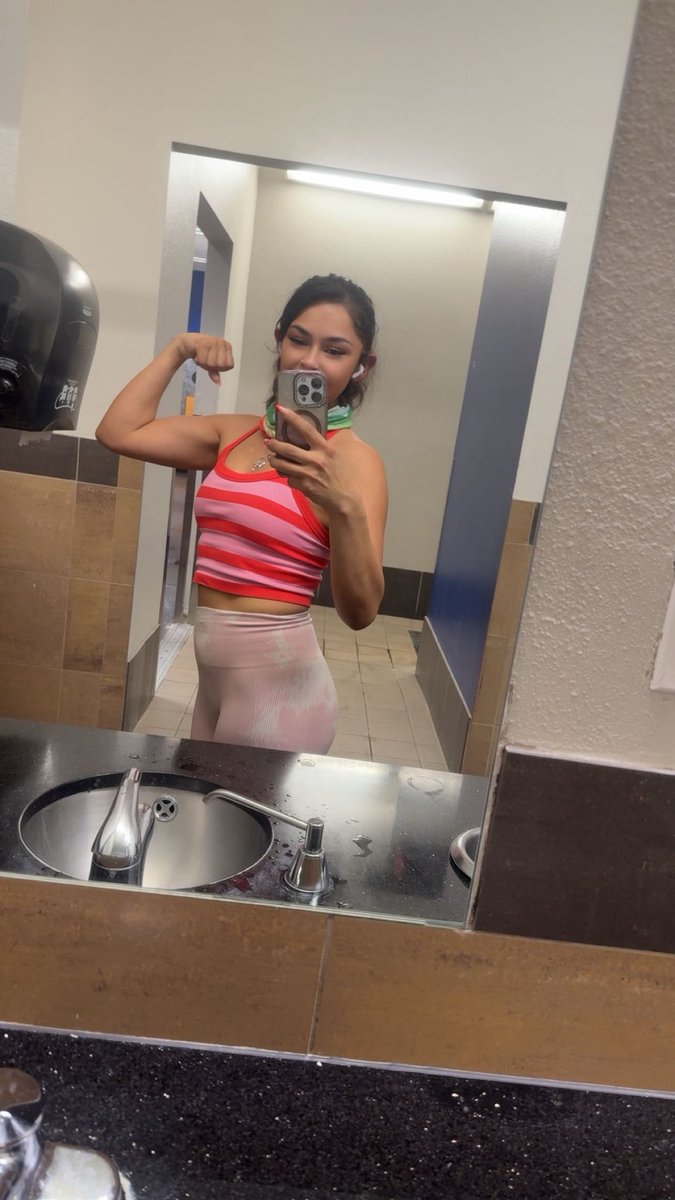 505BabyDoll505's tweet image. Gym shark 💪🏼🔥 #babydoll505 #model #stayfit #healthylifestyle #gym