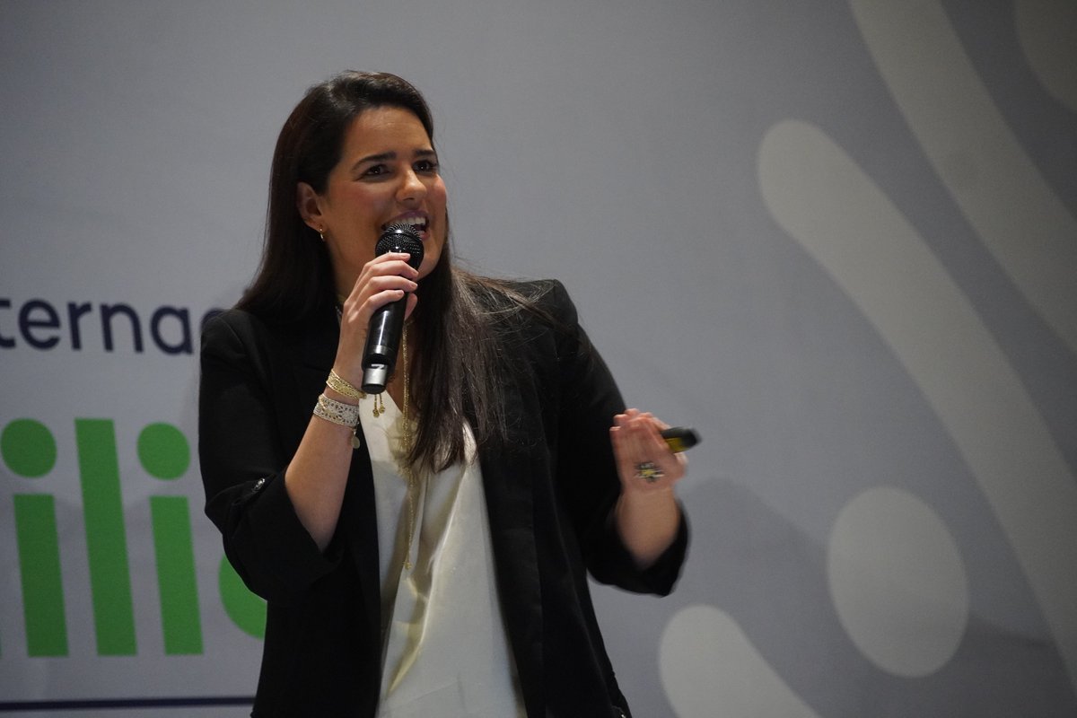 Carla Restoy ن tweet media