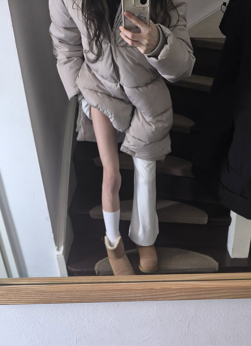 bulimarch's tweet photo. at what bmi do you get ana knees? 
like why am i bmi 13s and still dont have them https://t.co/auw1arabre