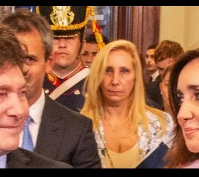 <a href="/RCachanosky/">Roberto Cachanosky</a> <a href="/VickyVillarruel/">Victoria Villarruel</a> No ser lo suficientemente obsecuente con la verdadera gobernante....Karina