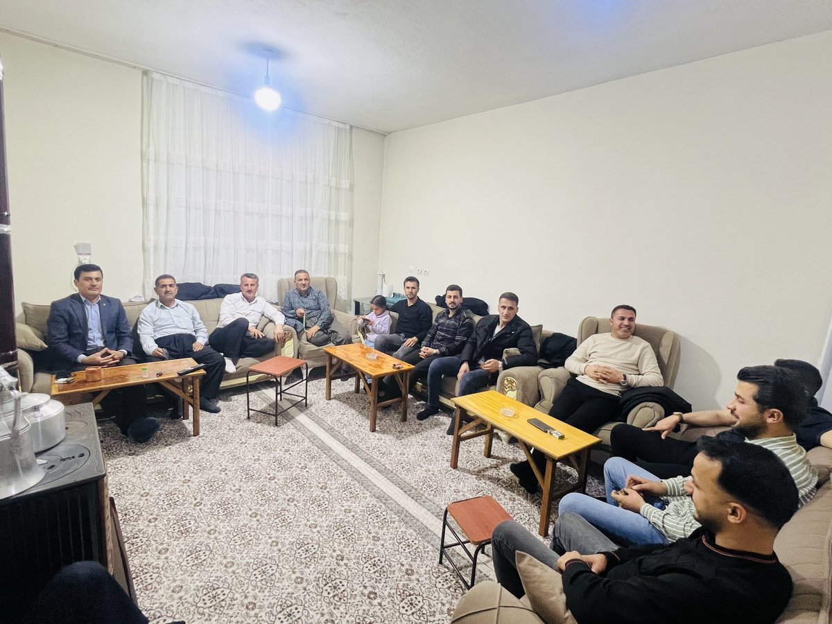 İlçe Başkanımız ve teşkilatımızla birlikte, Merkez Mahalle Muhtarımız Galip Şirin’i ziyaret ettik. 

Bizleri her zamanki samimiyeti ve güler yüzüyle ağırlayan muhtarımıza, hoş sohbeti ve misafirperverliği için teşekkür ederiz. 

Gönülleri birlemeye devam... 😊☕️

#Ziyaret