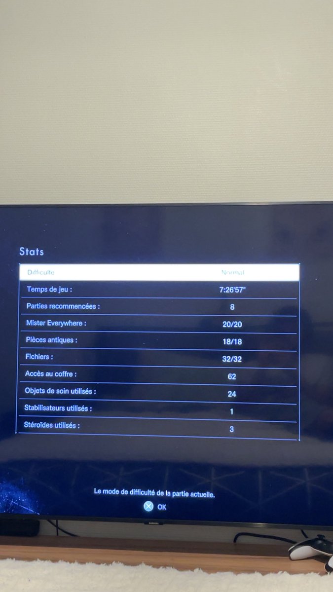Résident evil 7 est vraiment génial ! 
Je viens de finir ma première run, il me reste le speedrun et le mode survie puis le platine sera à moi !