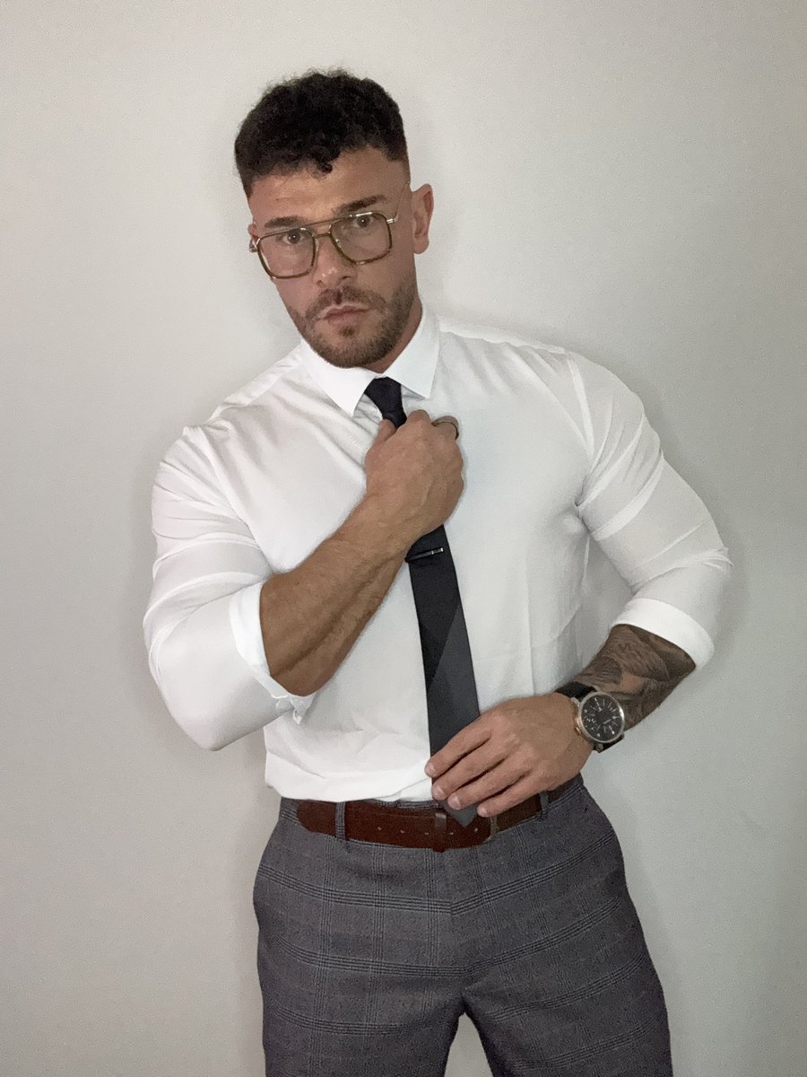 CheekyPlumber's tweet image. Built for boardrooms, not basic 😮‍💨

#fyp #GentlemanOnly #Suits