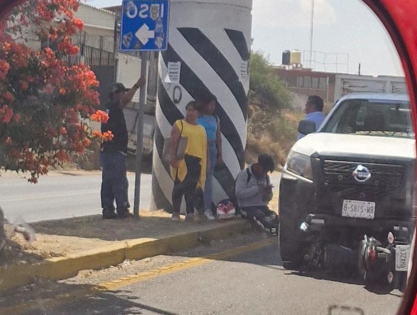 Doble accidente sobre la 190, a la altura de Elektra Santa  Rosa. Ambos sentidos. #Precaución #Oaxaca