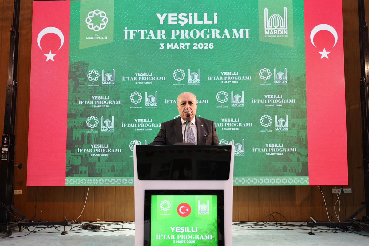 Mardin_Valiligi's tweet photo. 📌Yeşilli / İftar Programı

Valiliğimiz ve Büyükşehir Belediye Başkanlığımız tarafından İlçe İftar Programları kapsamında Yeşilli İlçemizde İftar Programı düzenlendi.

Valimiz Sayın @tuncay_akkoyun , programa katılan hemşehrilerimizle bir araya gelerek Ramazan-ı Şeriflerini tebrik etti.

Kur’an-ı Kerim tilavetinin ardından Yeşilli Belediye Başkanı Hayrettin Demir ile Yeşilli Kaymakamı Mehmet Sadık Kılıç birer konuşma yaptılar.
İftar programında Valimiz Sayın Tuncay Akkoyun da hemşehrilerimize hitap ederek;
“Rahmet, bereket ve yardımlaşma ayı olan Ramazan-ı Şerif’i dolu dolu yaşamak, dayanışma kültürümüzü daha da güçlendirmek ve hiçbir hemşehrimizi yalnız bırakmamak adına tüm imkânlarımızla sahada olmaya devam ediyoruz. Bu mübarek ayın; birlik ve beraberliğimizi pekiştirmesini, sofralarımıza bereket, gönüllerimize huzur ve şehrimize hayırlar getirmesini temenni ediyorum” ifadelerinde bulundu.

Program ayrıca; Vali Yardımcısı Büşra Uçar Koyun, İl Jandarma Komutanı Tuğgeneral Tahsin Saruhan, İl Emniyet Müdürü Recep Tecimer, AK Parti İl Başkanı Mehmet Uncu, Mardin Büyükşehir Belediyesi Genel Sekreteri Kemalettin Sakin, Aziz Şehitlerimizin Aileleri, Kahraman Gazilerimiz ve Aileleri, Kamu Kurum ve Kuruluşları Amirleri, Sivil Toplum Kuruluşları Yöneticileri ve vatandaşlarımız büyük bir katılım gösterdi.

@iletisim 
@TC_icisleri