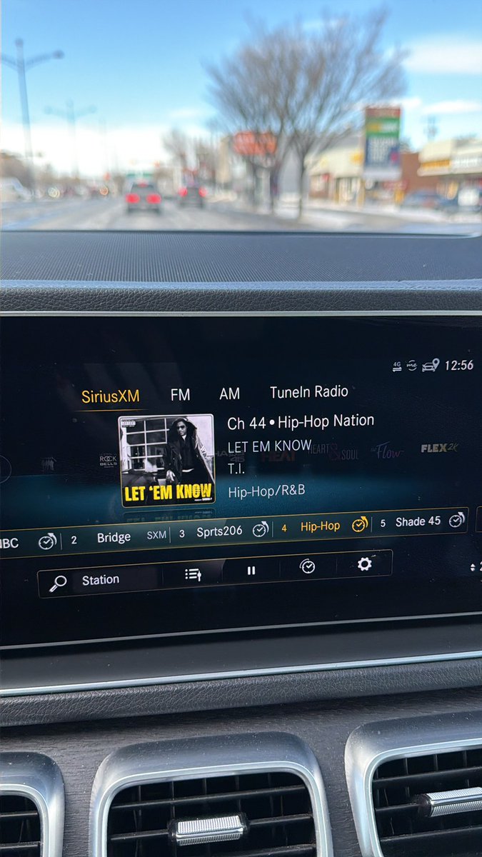 Bella Bee  tweet media