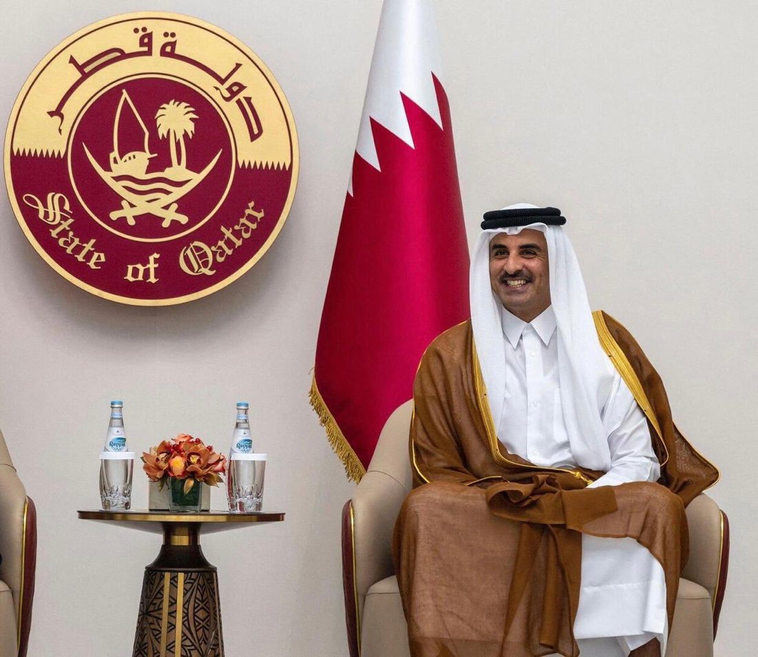 absqtr86's tweet photo. البعض يستغرب من برود القطريين إتجاه الأحداث !

كل مافينا من قوة وثبات وإيمان وطمأنينة هي من الله سبحانه وتعالى ثم بحكمة وقوة أميرنا الذي جعلنا أمنين مطمأنين وهذه الأيام كانت خير دليل على قوة بلادنا ورجالها من تسليح وعتاد وشجاعة وإدارة للأزمات ، لدينا حكومة وأجهزة حكومية ومؤسسات تعمل على مدار الساعه بكل إحترافية وسلاسة ..
ثقتنا بالله ثم بأميرنا ورجالنا هي صمام الأمان لنا فـ نحن نعلم أننا في ظل حاكم يرانا أغلى مايمتلك ويحرص علينا كل الحرص 

فاللهم أحفظ قطر وأميرها وشعبها وكل من يقيم على هذه الأرض من كل شر وسوء