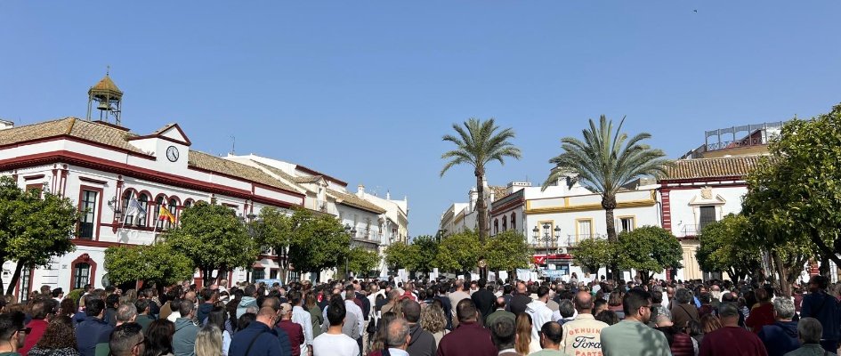 Celebrada en Lebrija una concentración en defensa del trabajo autónomo
#NoticiasOCR
ondacorazon.es/celebrada-en-l…