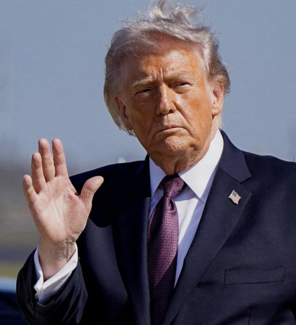 🚨BREAKING: TRUMP ORDERS U.S. TO PROTECT ENERGY TRADE

President Trump directs the U.S. Development Finance Corporation to provide insurance for maritime trade in the Gulf. 

The U.S. Navy may escort tankers through the Strait of Hormuz to ensure the free flow of energy.