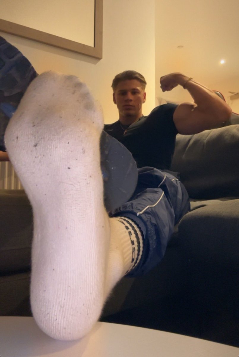 Live your f*g fantasy.

Be on your knees and leak that cash to me 💸💦