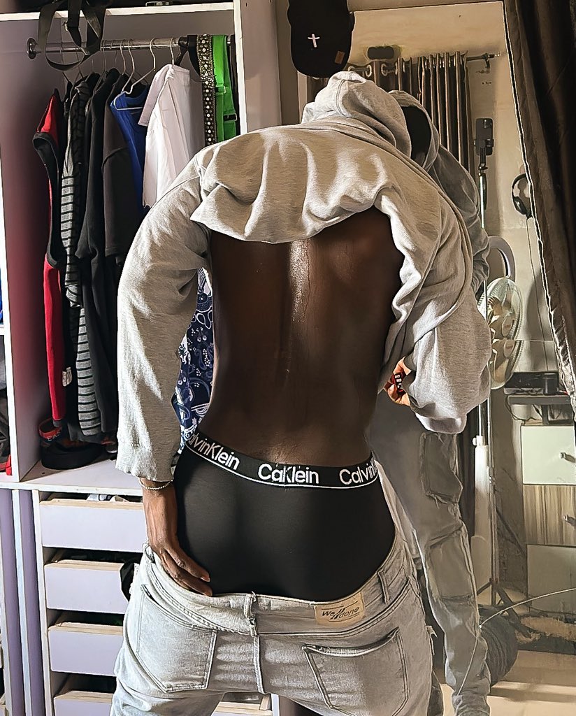 kingoliverxx's tweet photo. Just look 👀 don’t touch 👋 https://t.co/t9EP6MPnOU
