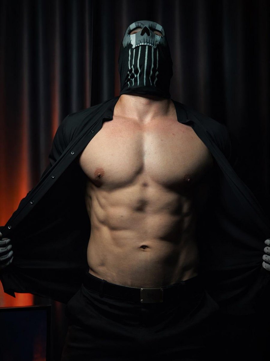 #TittyTuesday
⊱⋆Feeling Powerful⋆⊰