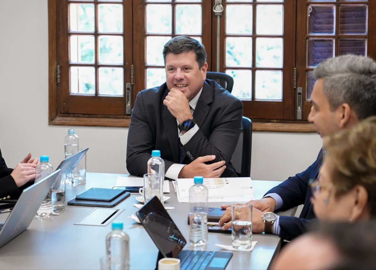 JavierGimenezGZ's tweet photo. 🇵🇾 Reunión con el ministro de Desarrollo Social, Tadeo Rojas, para conocer el impacto de programas como Hambre Cero, Pensión para Adultos Mayores, entre otros.
Fortalecemos la articulación para que cada política social llegue con más fuerza a las familias paraguayas. https://t.co/VWeRY5qacj