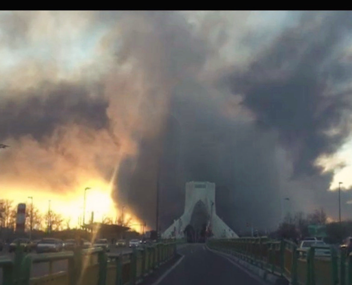 ایران من، میهن مقدس ما:
تو بمان، استوار بمان، جاوید و پیروز بمان!
