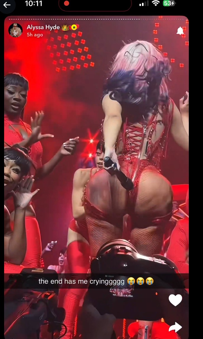 A Cardi B colocando o cu pra cantar no show e saindo algo melhor que a discografia do BTS