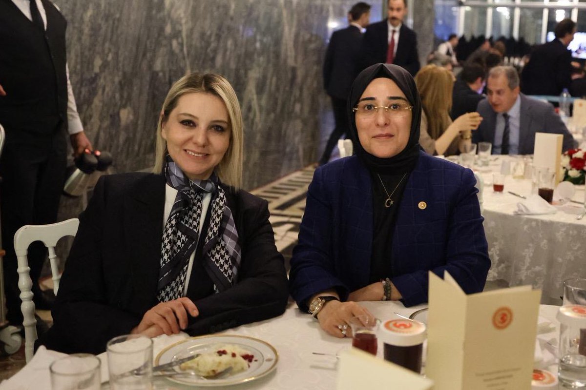 📍TBMM

“Türkiye Yüzyılı vizyonumuzun köşe taşlarından biri, Terörsüz Türkiye ve Terörsüz Bölge hedefiyle yürüttüğümüz çalışmalardır.”

Cumhurbaşkanımız Sayın <a href="/RTErdogan/">Recep Tayyip Erdoğan</a>’ın teşrifleriyle onurlandırdığı TBMM Başkanımız Sayın <a href="/NumanKurtulmus/">Numan Kurtulmuş</a>’un ev sahipliğinde düzenlenen