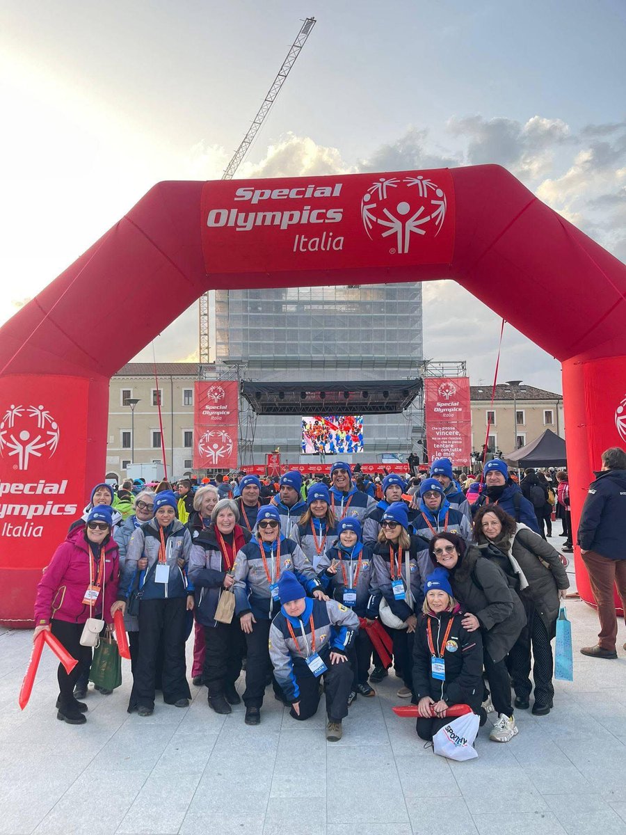 marcomarsilio's tweet image. All’Aquila si apre la festa dei XXXVII Giochi Nazionali Invernali di #SpecialOlympics: 500 atleti da tutta Italia, con e senza disabilità intellettive, per giorni di sport, amicizia e inclusione a Ovindoli.
Orgogliosi di ospitare Giochi che uniscono e abbattono ogni barriera. 🏔️