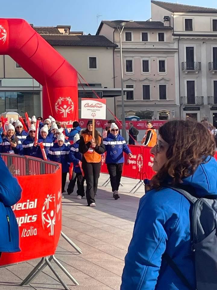 marcomarsilio's tweet image. All’Aquila si apre la festa dei XXXVII Giochi Nazionali Invernali di #SpecialOlympics: 500 atleti da tutta Italia, con e senza disabilità intellettive, per giorni di sport, amicizia e inclusione a Ovindoli.
Orgogliosi di ospitare Giochi che uniscono e abbattono ogni barriera. 🏔️