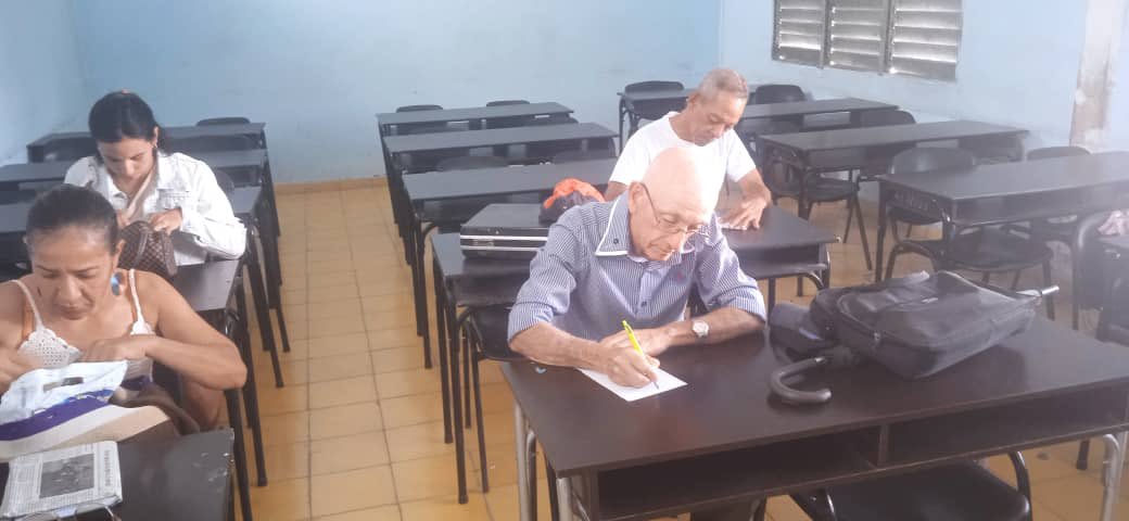 Se desarrollo la reunión de  departamento carrera Lic en Economía de la Facultad de Ciencias Económicas y Sociales 
 Se toman acuerdos para el cumplimiento del proyecto estratégico.
#UniversidadDeGranma
#FCES
#Somoseconomia