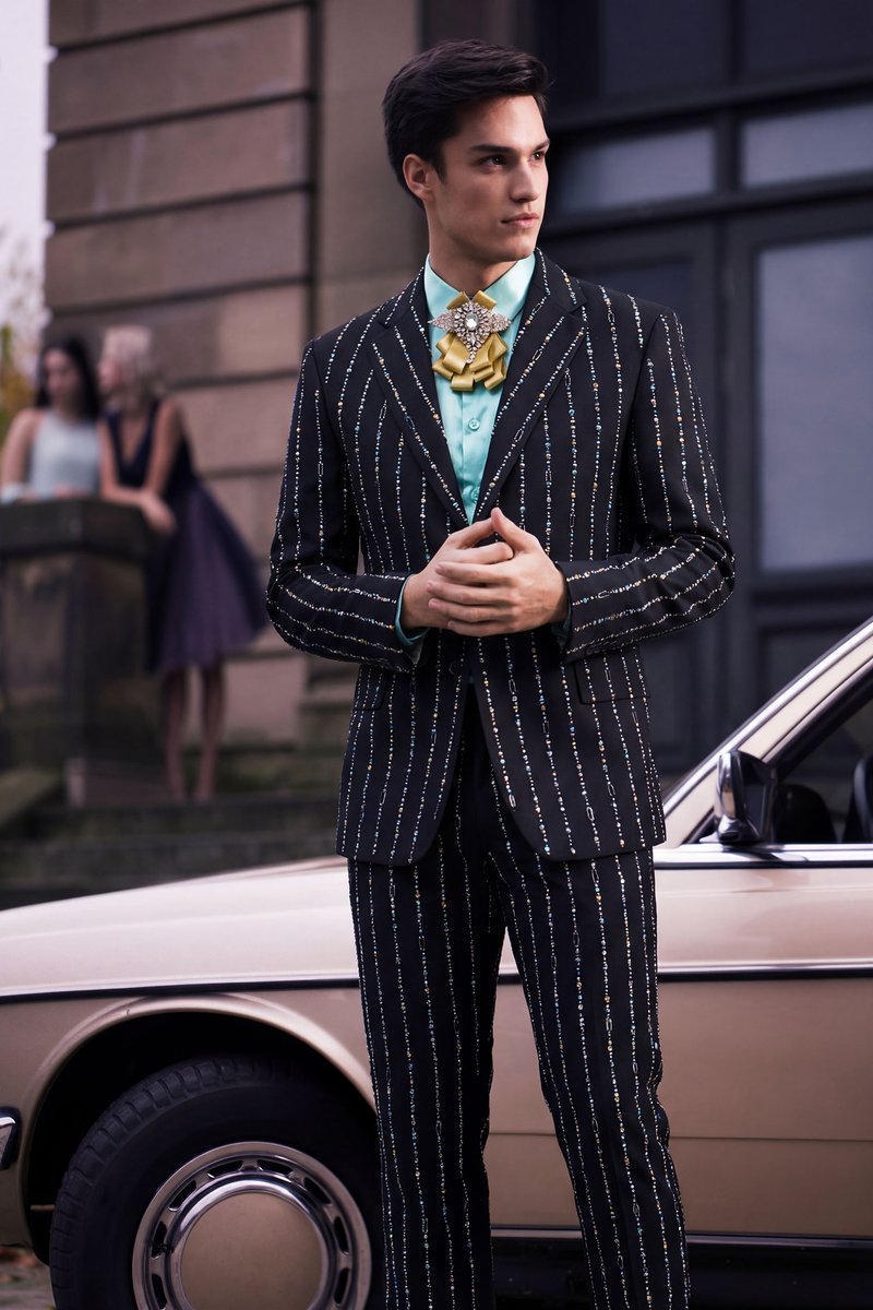 BARABASMEN's tweet image. ✨ Stand out at prom with this show-stopping look! ✨
Turn heads in the stunning Auckland Rhinestone Suit — multicolor sparkle meets sleek tailoring for unforgettable style. 💎🖤
Get 10%-30% OFF 
barabasmen.com/products/auckl…

#barabas #PromStyle #SuitUp #RhinestoneSuit #GlowAllNight