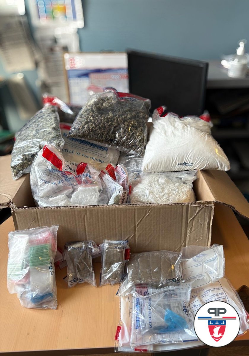 prefpolice's tweet image. #AntiStups | Mercredi dernier à #Colombes, sur un secteur identifié, les policiers locaux ont procédé à la perquisition d’une cave d’immeuble et à l'interpellation de son propriétaire.

➡️ Saisie de 10 kg de kétamine, 10 kg de 3MMC, 3 kg de cannabis et 1 720 € en numéraire