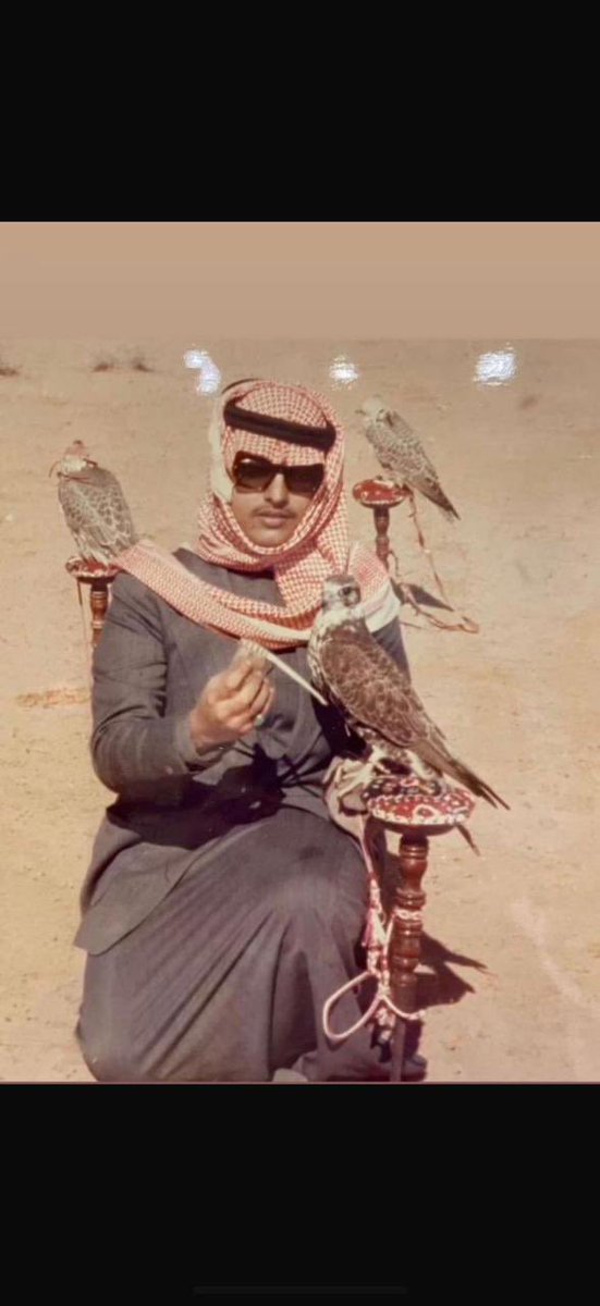 الامير فيصل بن خالد بن عبدالعزيز 

الحر والله ينقل الطير بيديه
مهوب طيراً عطم ساقاً وريشه
الي من ملوك الجزيره مجانيه
مروي الكبود الصايمات العطيشه

محمد بن جفين مشعان السبيعي