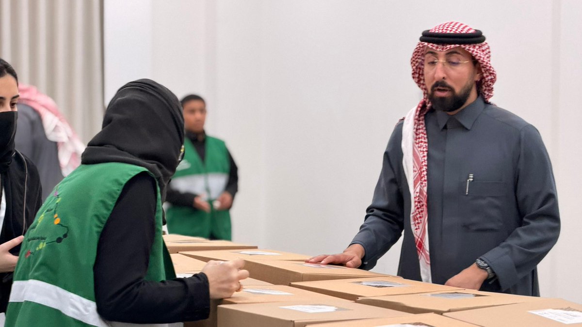 zafa16's tweet photo. الشكر الكبير  وجزيل العرفان إلى استاذ نافع الشمري @jubailcom2 لدعمه الكبير للفريق و الإعلامي  خليف المفرج  و مشرفي الفرصه الدكتور محمد المقهوي و  الاستاذ احمد الدوسري و الاستاذه سلوى الحويطي و دلال الحوطي و غيوض الخالدي@GhoyudhA 
والشكر موصول 

إلى فريقي الذي أعتز به… ومتطوعينا الأبطال